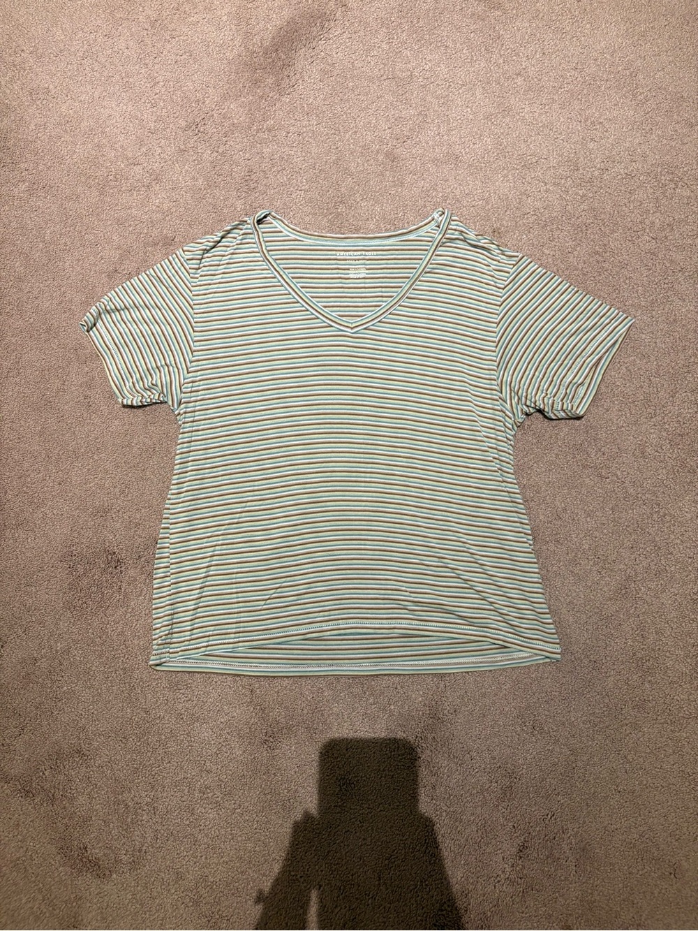American Eagle Outfitters Green Striped V‑Neck Tee size small